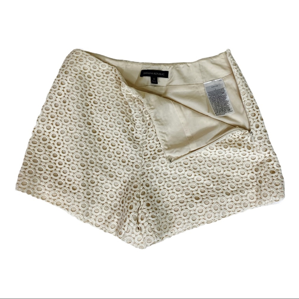 Banana Republic Black Label Cream Lace Overlay Fully Lined Shorts Size 0